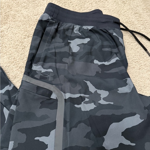 Under Armour Black Camo Joggers - Picture 2 of 8